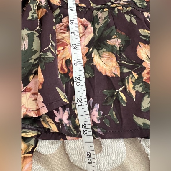 OLIVACEOUS floral top peplum NWT size Large - Picture 12 of 16